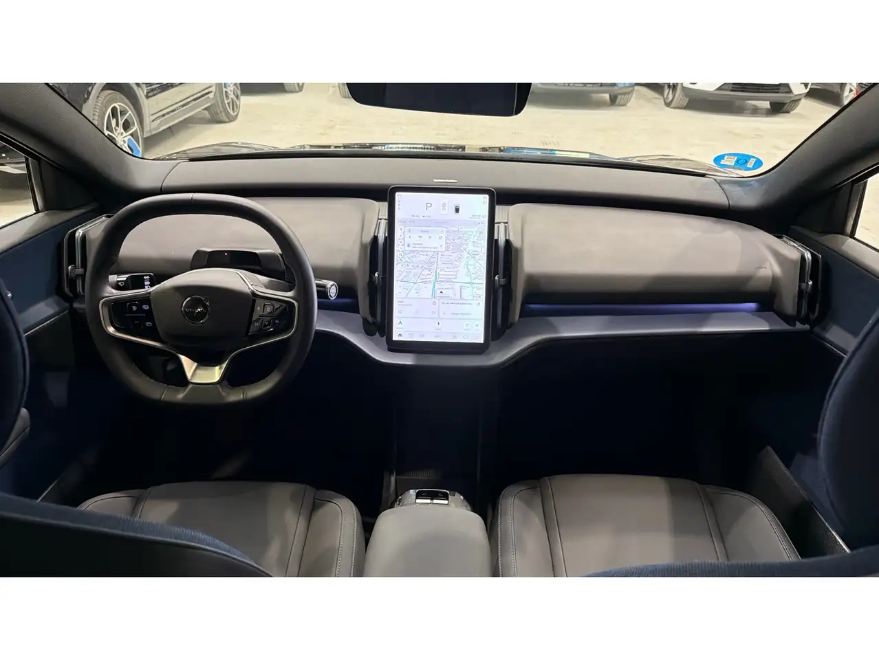 Volvo EX30 Single Extended Range Plus RWD — Vehicle gallery 5