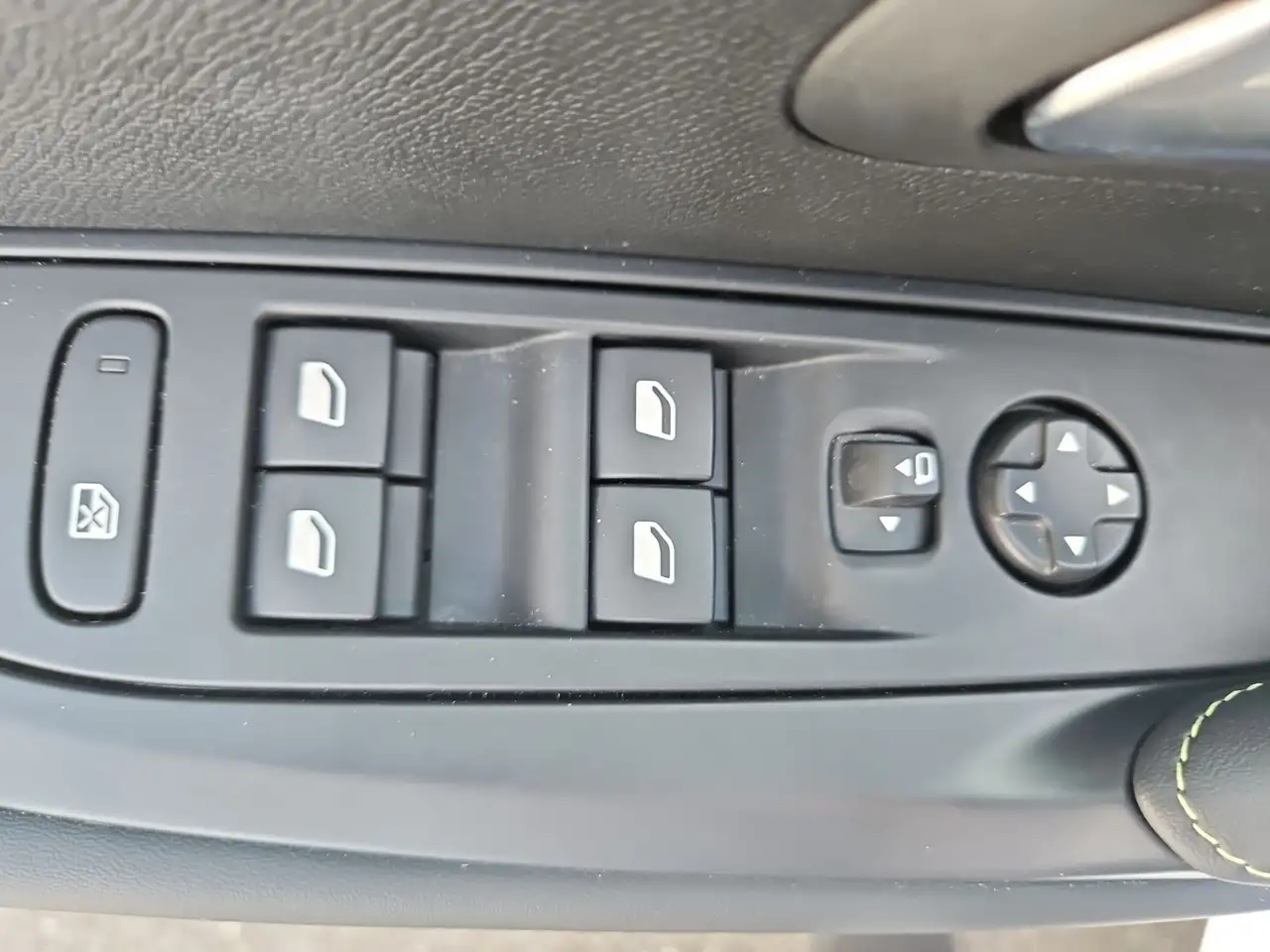 Peugeot 208 Hybrid 100 eDSC6 GT KeyLess LED PDC Pano — Vehicle gallery 20