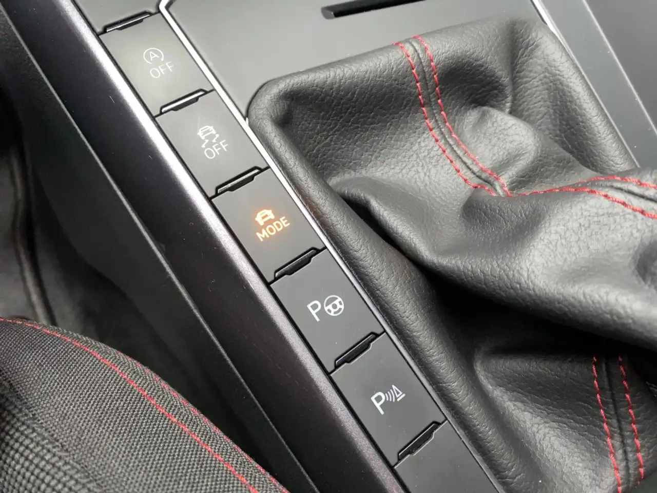 Volkswagen Polo GTI *DSG*ACC*LED*Apple*PDC*Park Assist*SHZ* — معرض صور السيارة 16