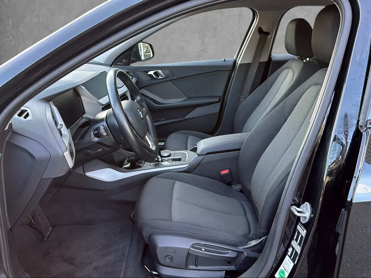 BMW 118 i 5-Türer Advantage Shadow Line — Vehicle gallery 15