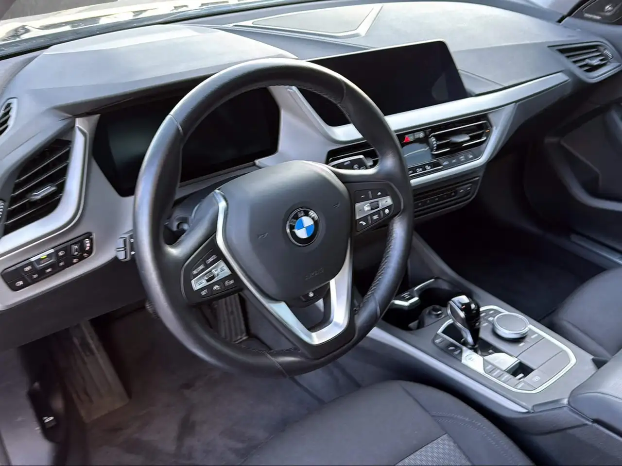 BMW 118 i 5-Türer Advantage Shadow Line — Vehicle gallery 14