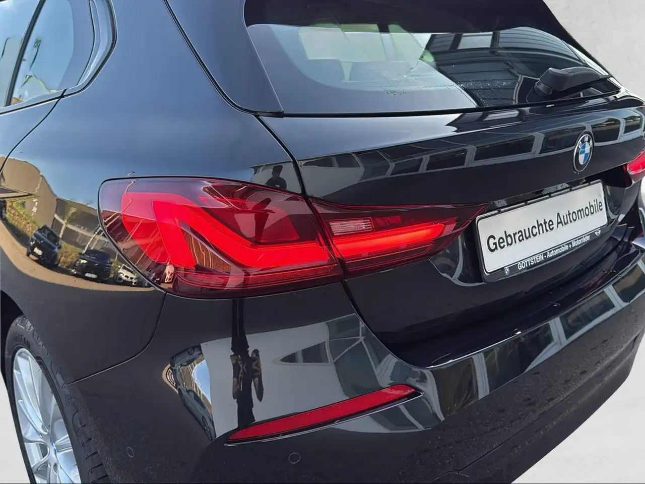 BMW 118 i 5-Türer Advantage Shadow Line — Vehicle gallery 23