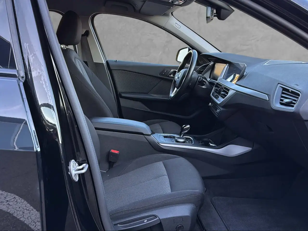 BMW 118 i 5-Türer Advantage Shadow Line — Vehicle gallery 16