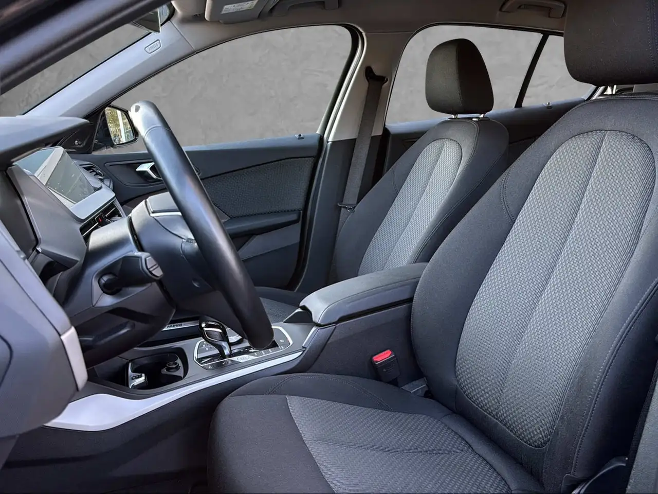 BMW 118 i 5-Türer Advantage Shadow Line — Vehicle gallery 17