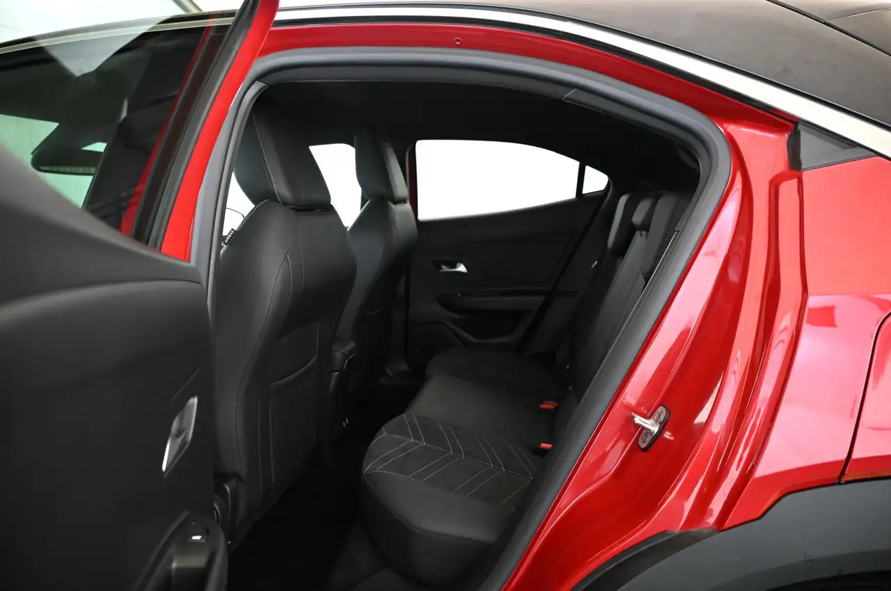 Opel Mokka 1.2 136 Ultimate LED/ACC/Black-Pack/18 — Galería del vehículo 24