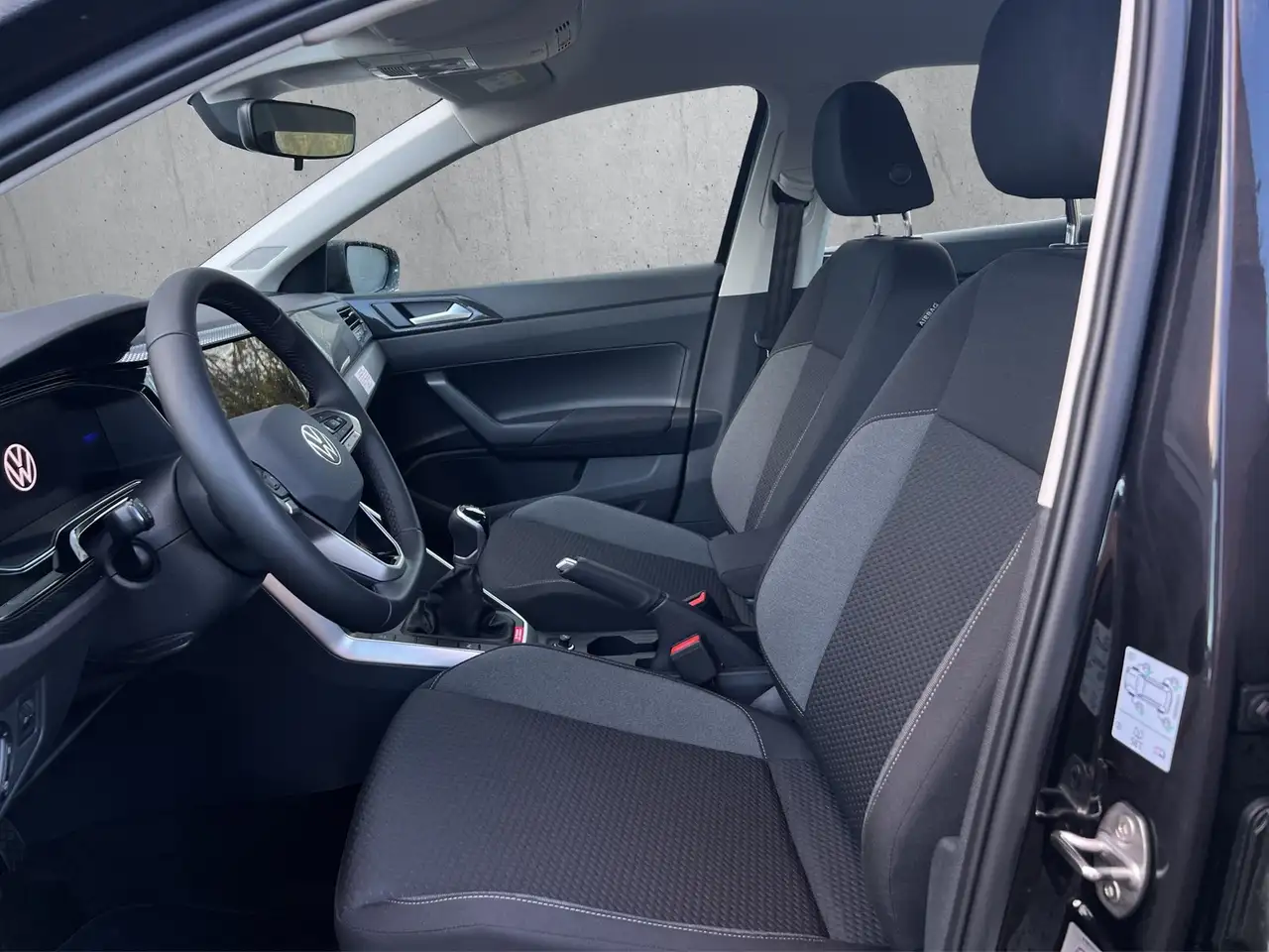 Volkswagen Polo 1.0 Life — Vehicle gallery 10