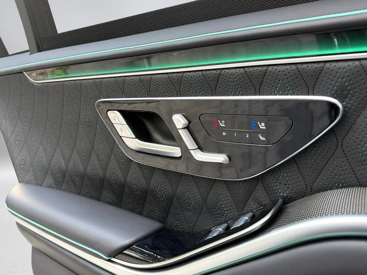 Mercedes-Benz S 63 AMG S63 AMG E Performance L Chauffeur 1.Hand Tiffany — Galerie du véhicule 25