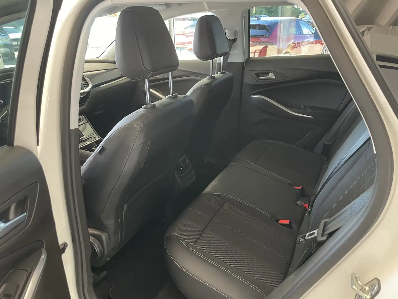 Opel Grandland X GS Line Kamera Navi LED — Galería del vehículo 15