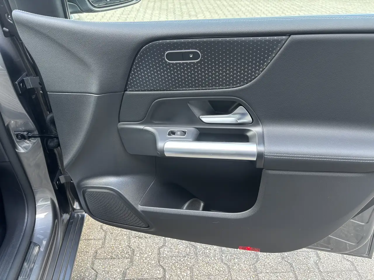 Mercedes-Benz B 180 7G-DCT Progressive Line Advanced Winter-Paket — Vehicle gallery 16