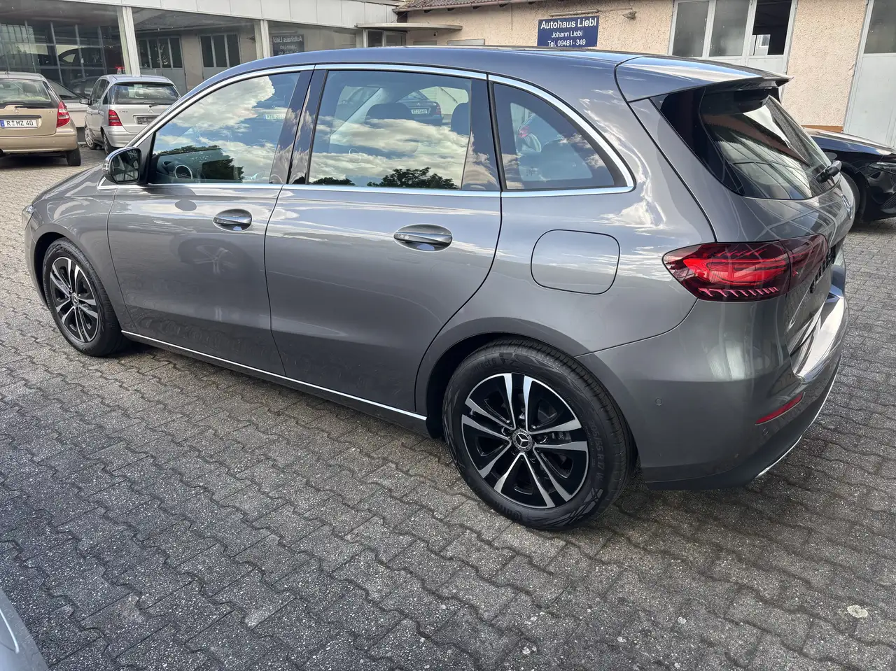 Mercedes-Benz B 180 7G-DCT Progressive Line Advanced Winter-Paket — Vehicle gallery 6