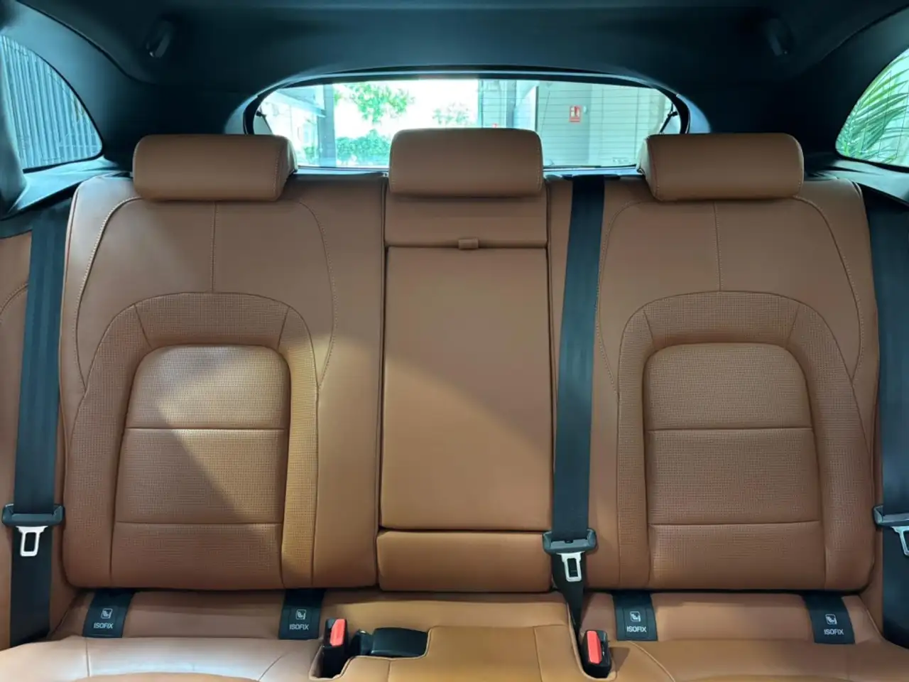 Jaguar F-Pace 2.0D l4 MHEV R-Dynamic S Aut. AWD 204 — Vehicle gallery 25