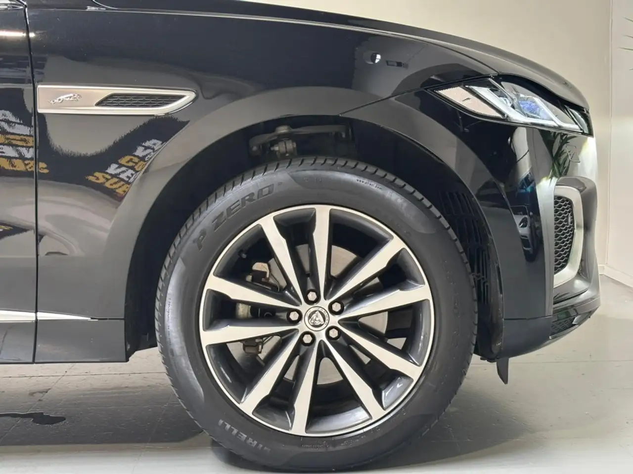 Jaguar F-Pace 2.0D l4 MHEV R-Dynamic S Aut. AWD 204 — Vehicle gallery 7