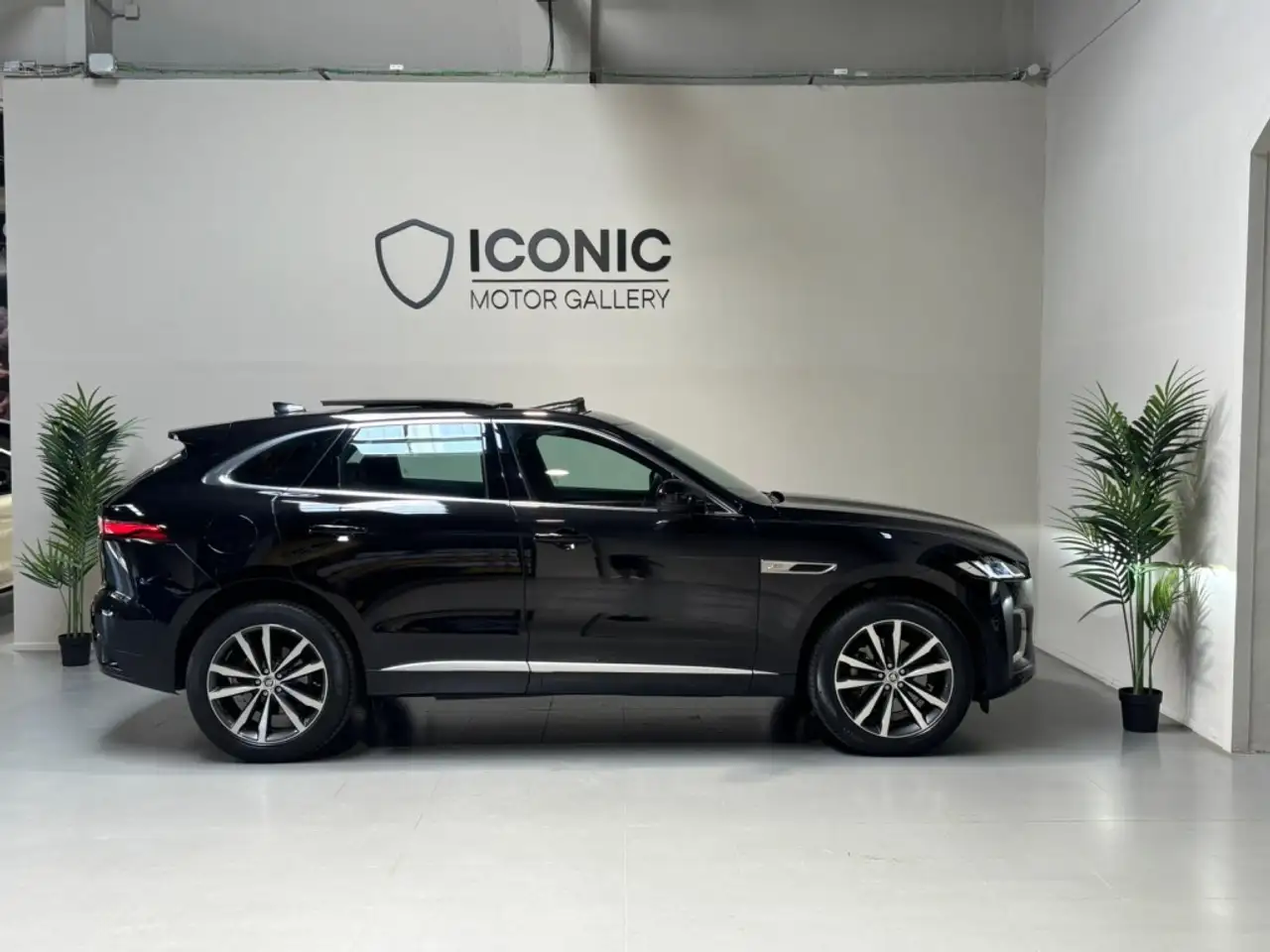 Jaguar F-Pace 2.0D l4 MHEV R-Dynamic S Aut. AWD 204 — Vehicle gallery 3
