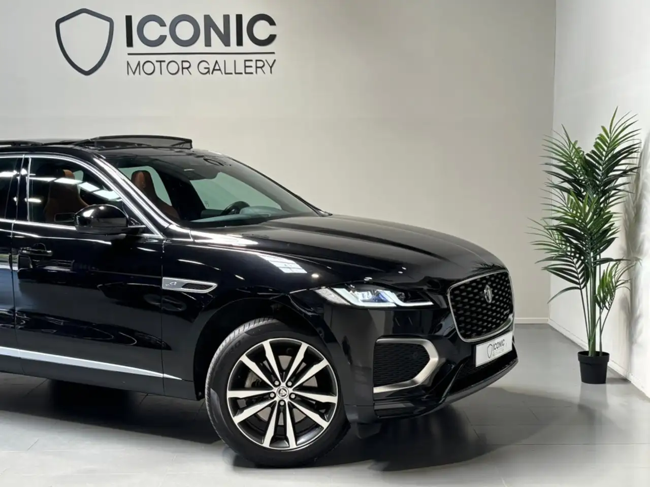 Jaguar F-Pace 2.0D l4 MHEV R-Dynamic S Aut. AWD 204 — Vehicle gallery 2