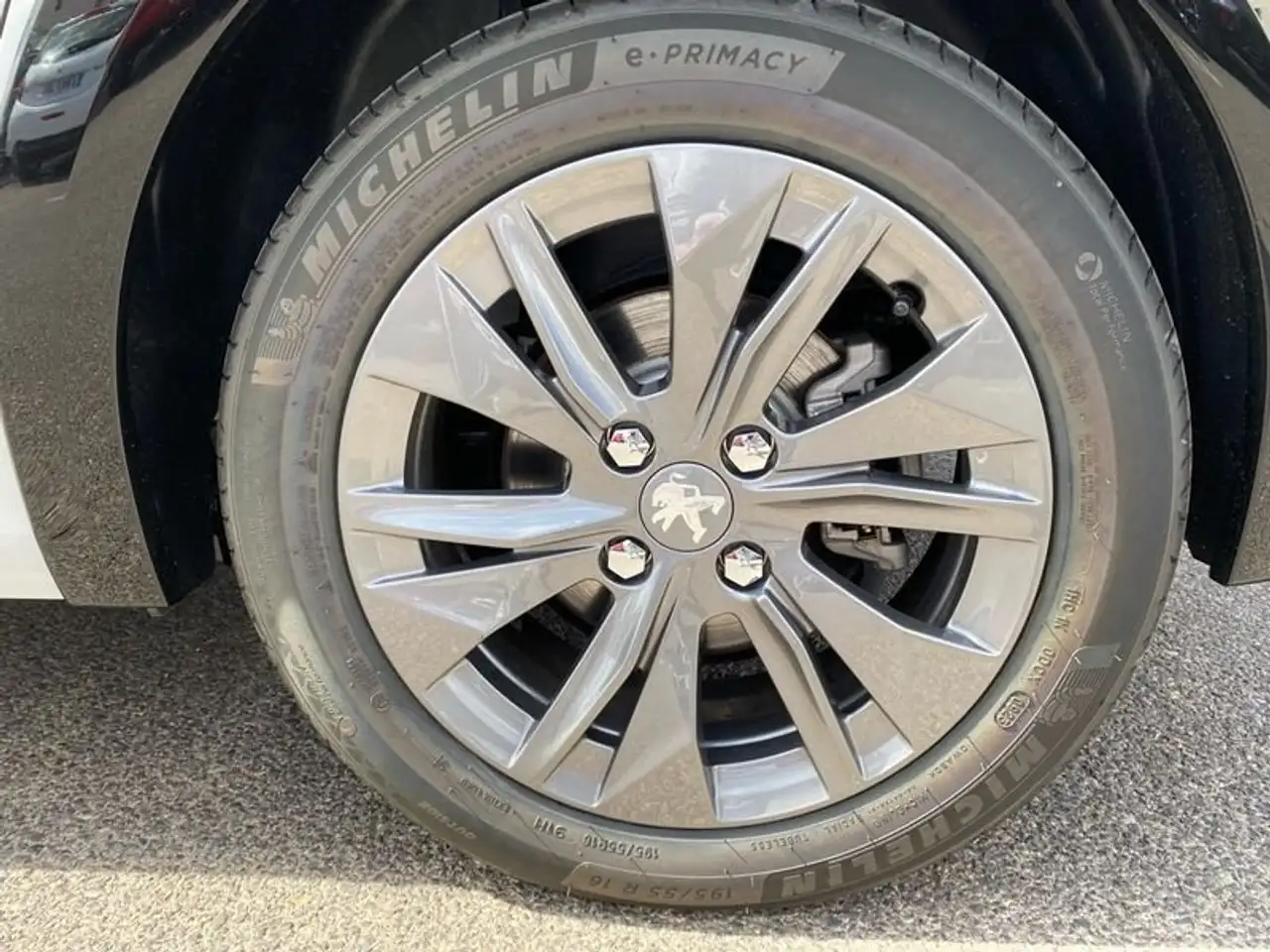 Peugeot 208 Active Eléctrico 136 — Galería del vehículo 11