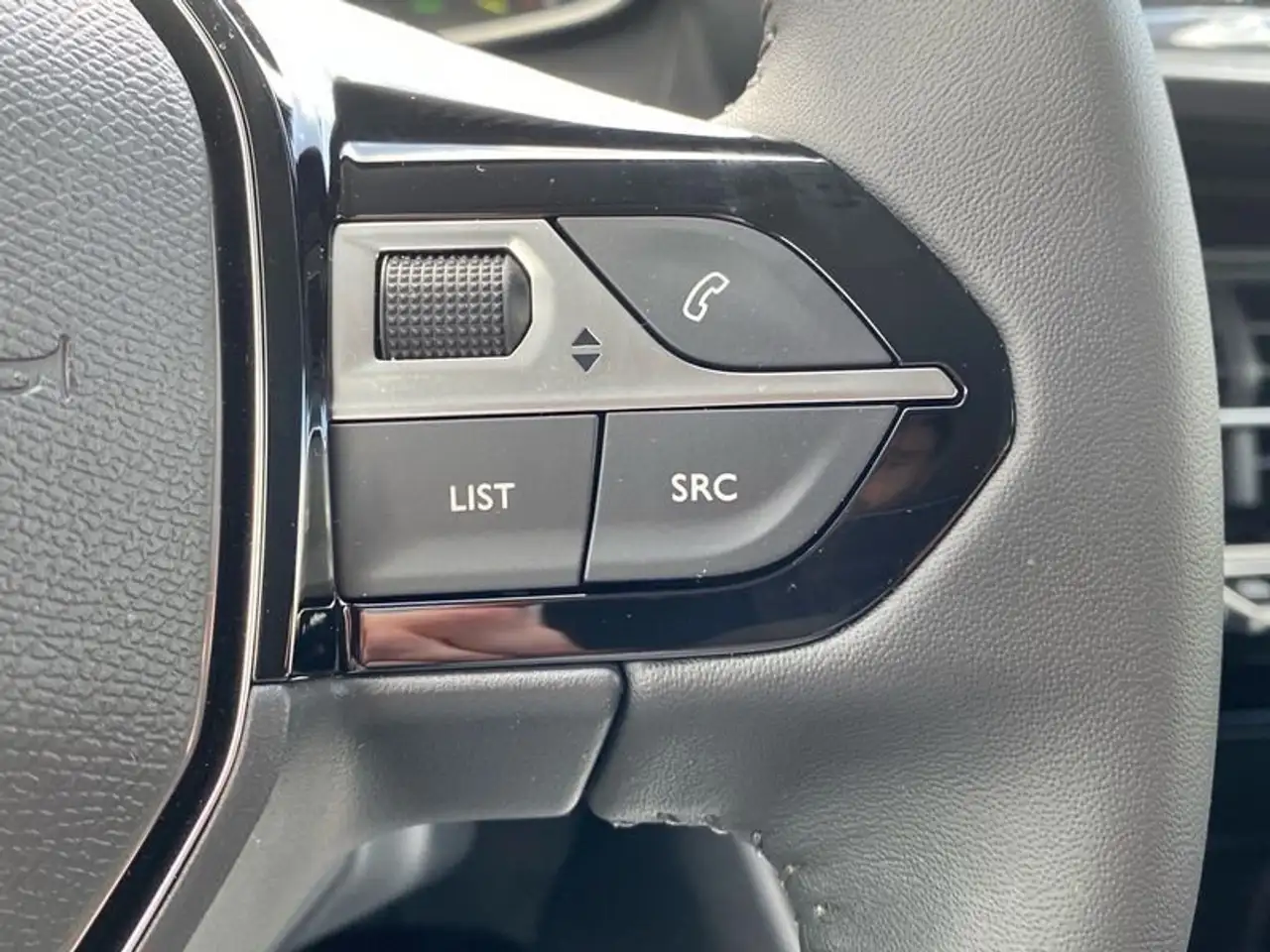 Peugeot 208 Active Eléctrico 136 — Galería del vehículo 14