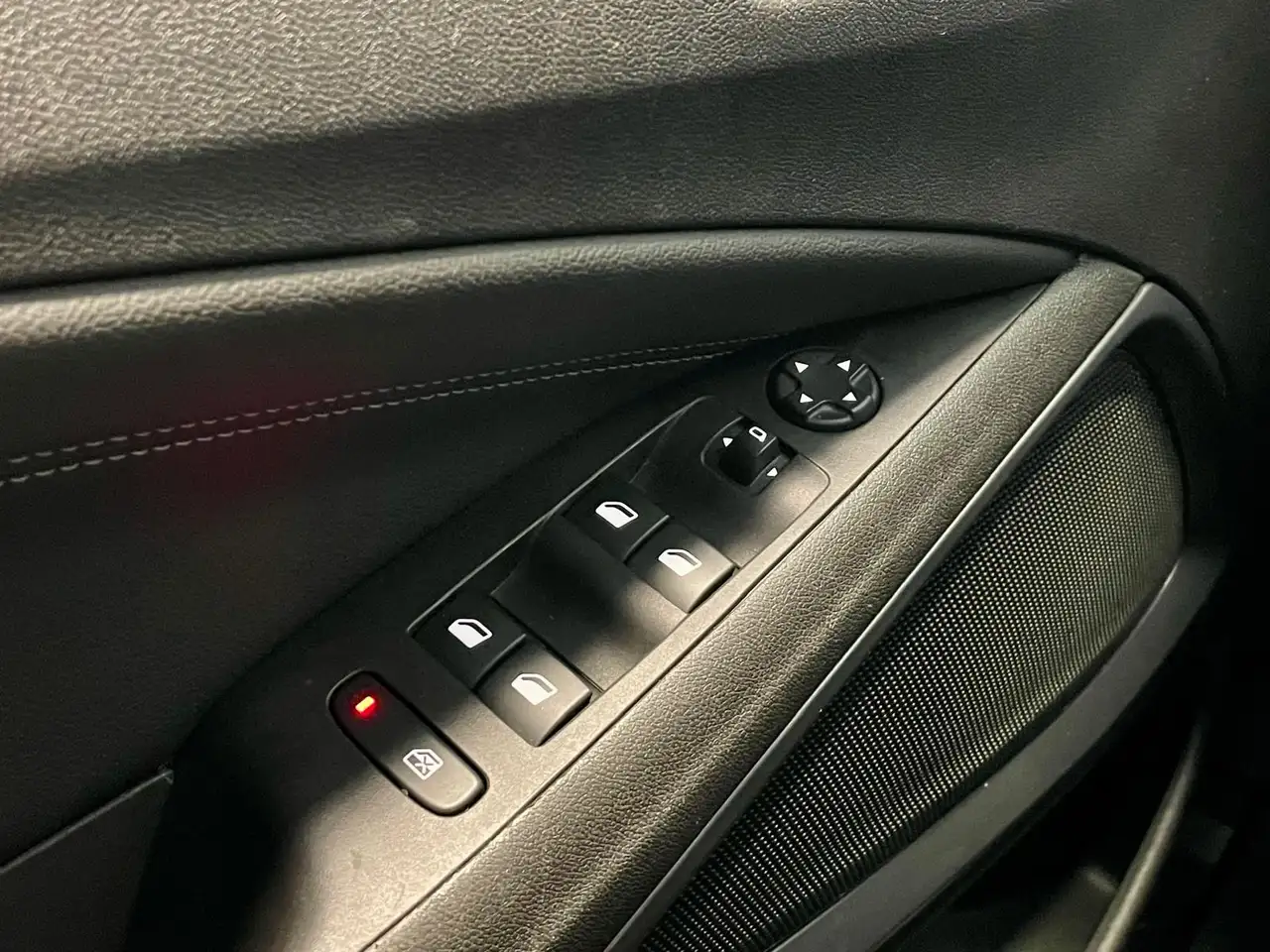 Opel Crossland X Elegance *180°KAMERA*NAVIGATION*SHZ*LED*AGR*CARPLAY* — Vehicle gallery 13