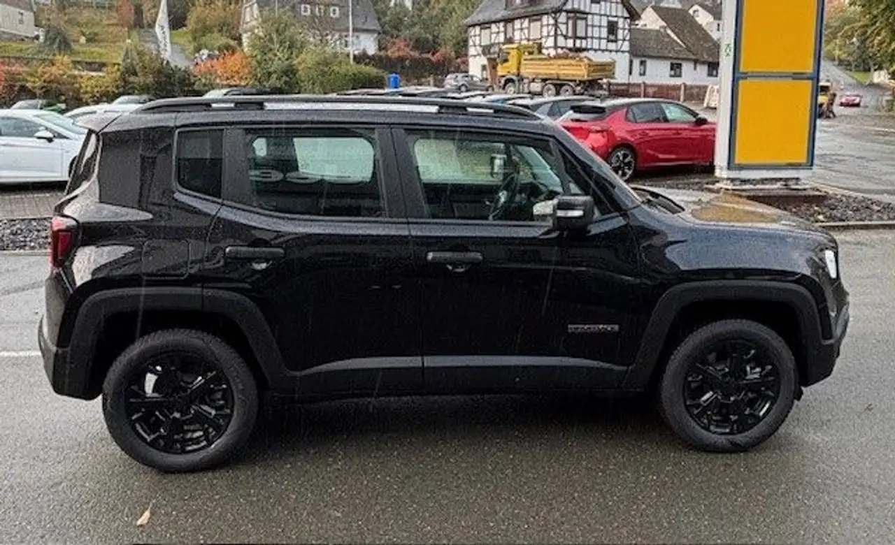 Jeep Renegade Overland Plug-In-Hybrid 4xe Automatik — معرض صور السيارة 4