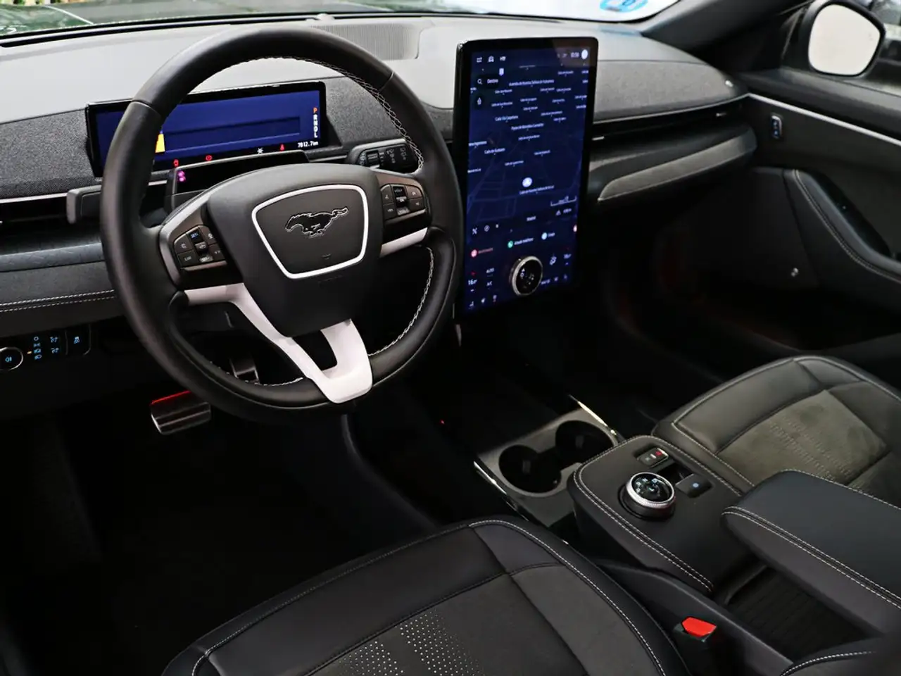 Ford Mustang Mach-E GT AWD Rango extendido — Galería del vehículo 4