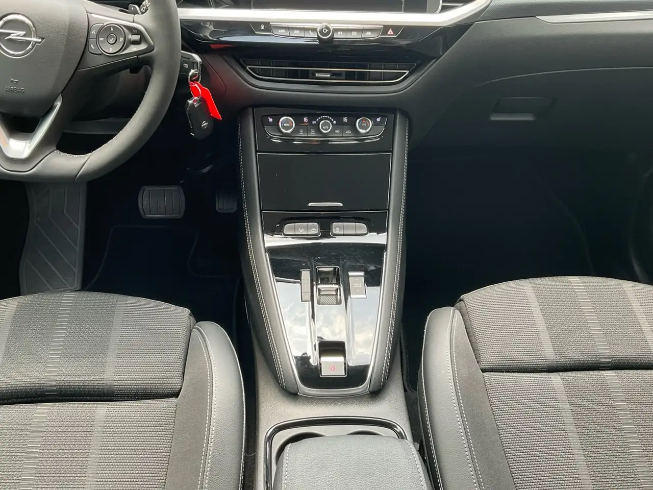 Opel Grandland 1.2 Turbo Automatik 360°- Kamera — Vehicle gallery 13