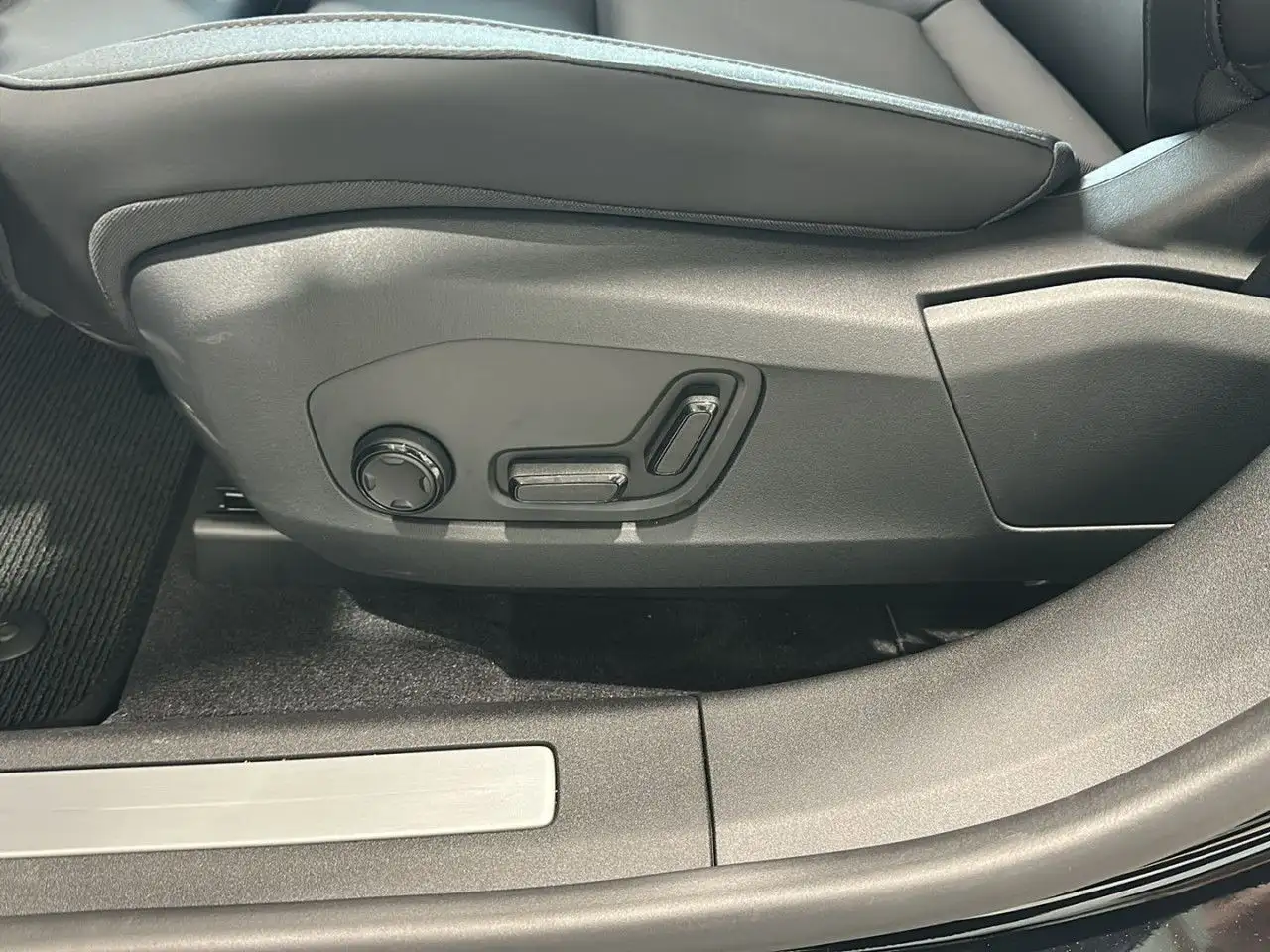 Polestar 4 200 kW Long Range Single PILOT PLUS Sportpaket — Vehicle gallery 18