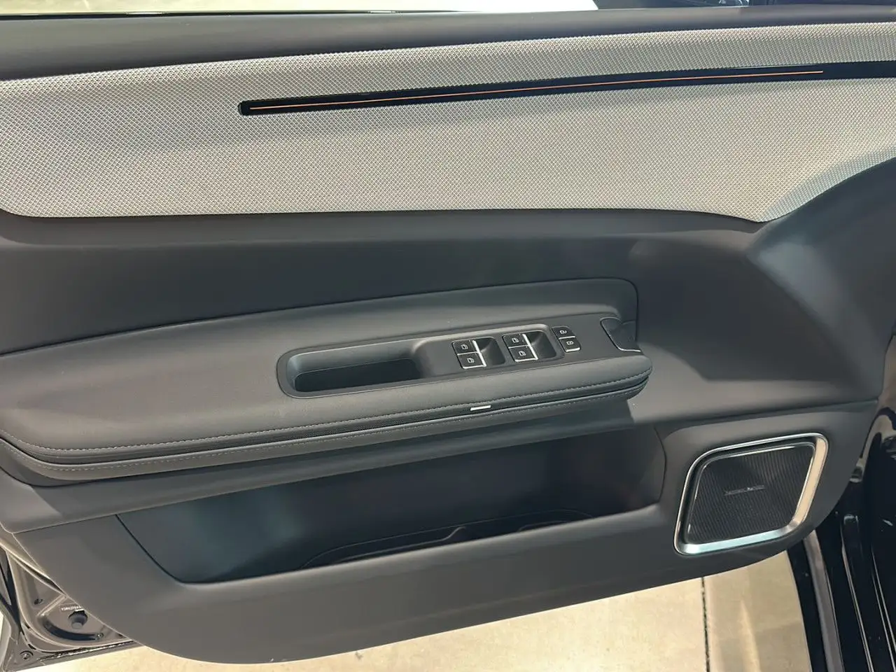 Polestar 4 200 kW Long Range Single PILOT PLUS Sportpaket — Vehicle gallery 9