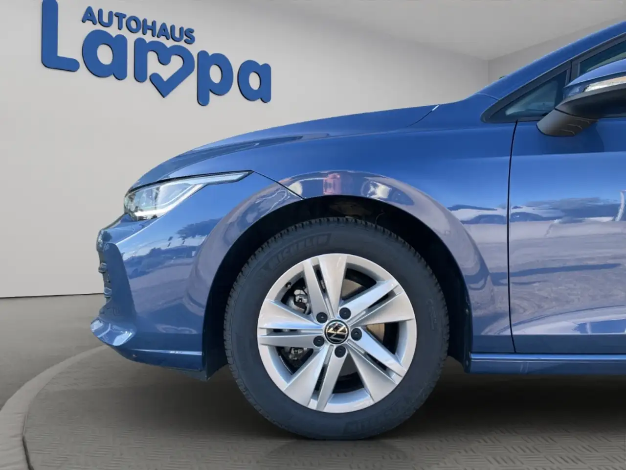 Volkswagen Golf VIII Life 1.5 TSI 6-Gang AHK,NAV,LRH,ACC,DAB+,LED — معرض صور السيارة 5