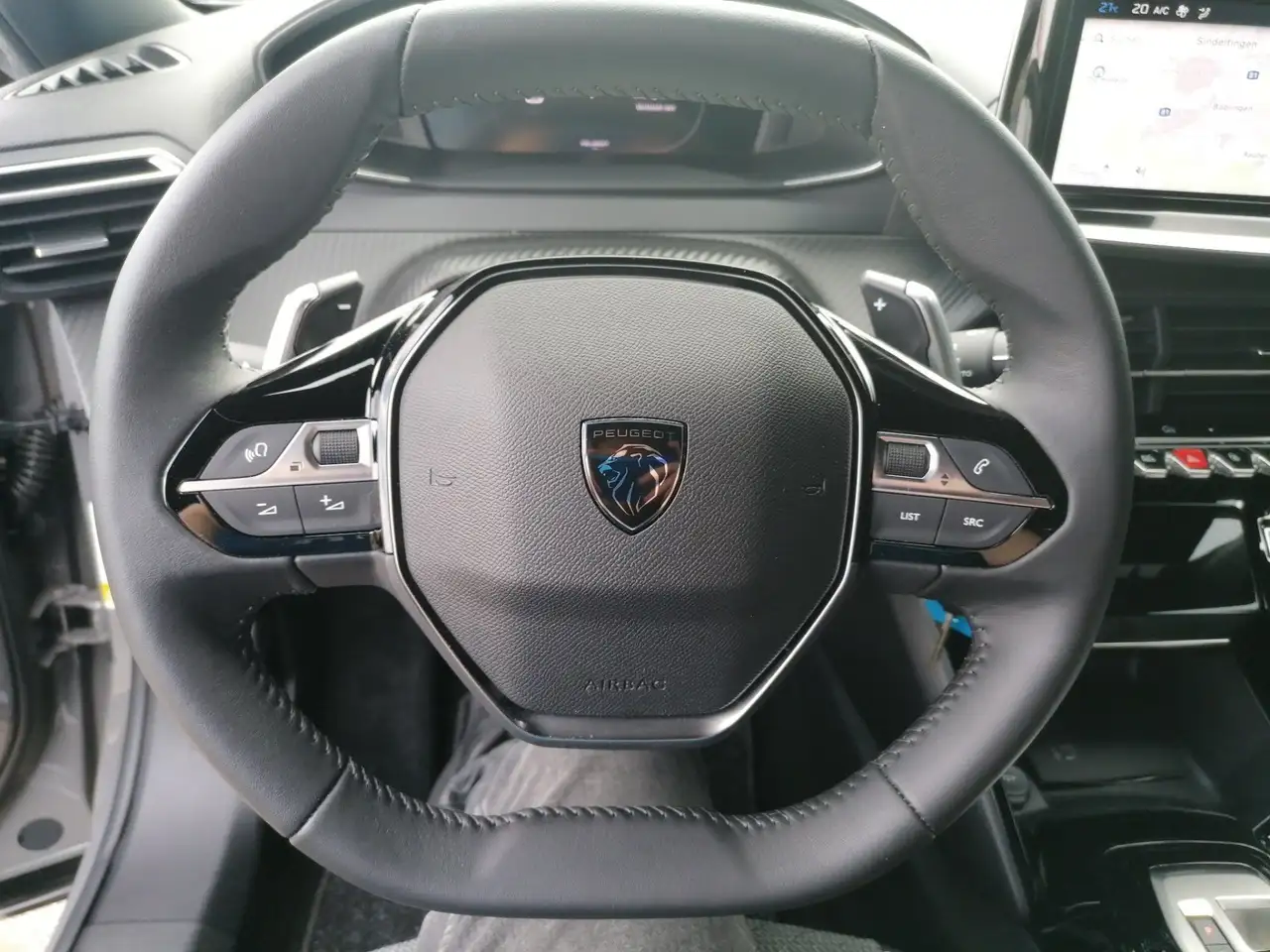 Peugeot 2008 1.2 PureTech 130 Allure LED PDC KlimaA AUT — معرض صور السيارة 18