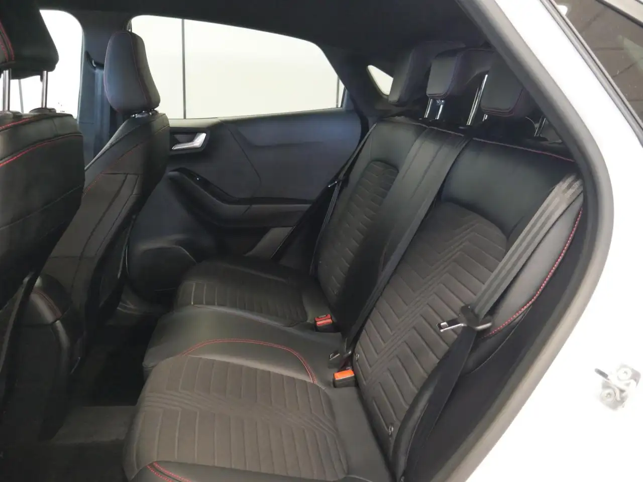 Ford Puma 1.0 EcoBoost MHEV ST-Line X 155 — معرض صور السيارة 14