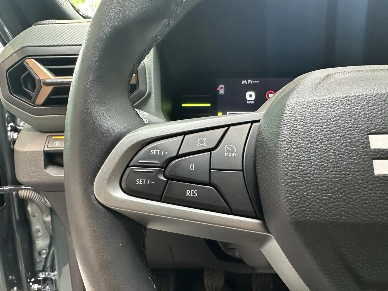 Dacia Duster Extreme ECO-G 100 — Vehicle gallery 31