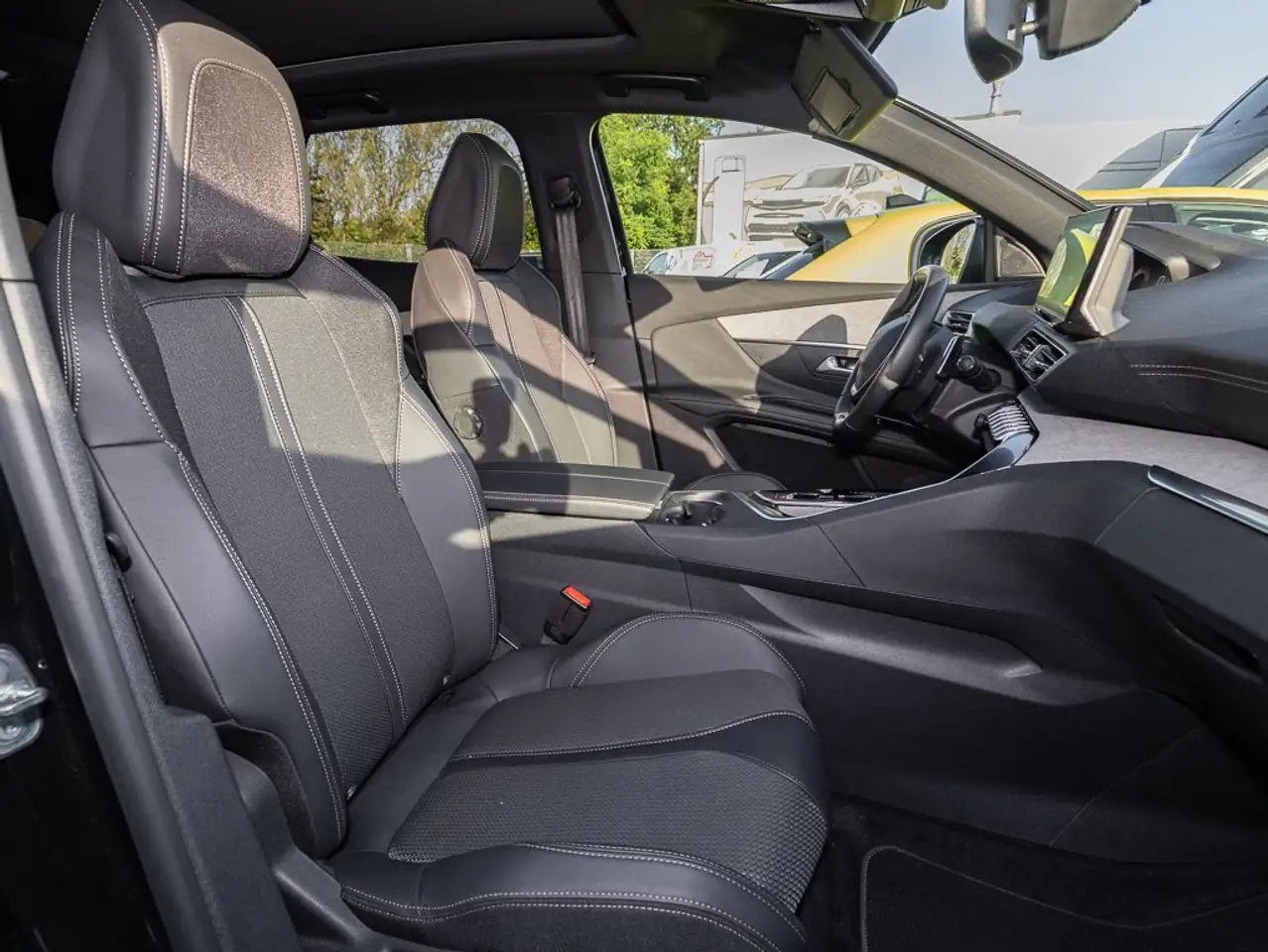 Peugeot 3008 1,2 GT +PANO+RFK+NAV+ACC+SHZ+eFH+ISOFIX+LED+ — Galería del vehículo 12
