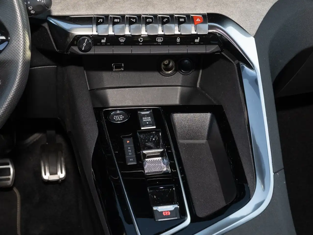 Peugeot 3008 1,2 GT +PANO+RFK+NAV+ACC+SHZ+eFH+ISOFIX+LED+ — Galería del vehículo 10