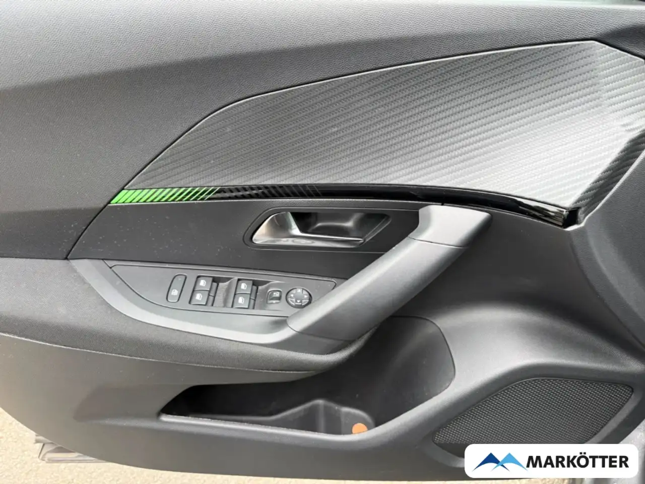 Peugeot 2008 Active CARPLAY/DAB/LED/PDC/SHZ/TEMP/ — Galería del vehículo 10