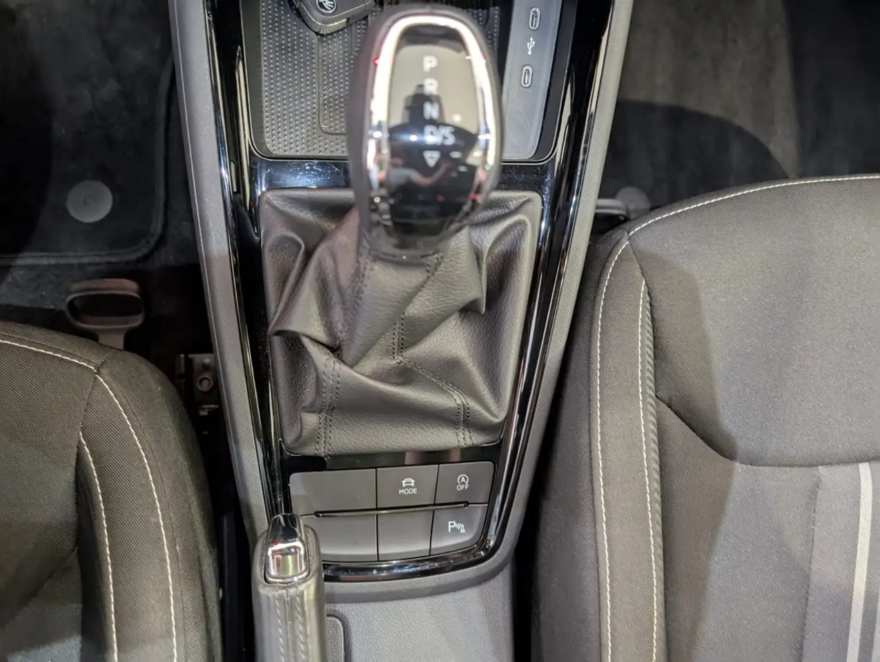 Skoda Scala Monte Carlo AHK NAVI PANO 5J.Garantie — Galerie du véhicule 14