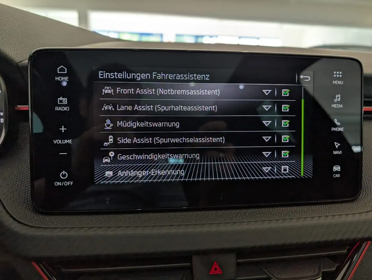 Skoda Scala Monte Carlo AHK NAVI PANO 5J.Garantie — Galerie du véhicule 17