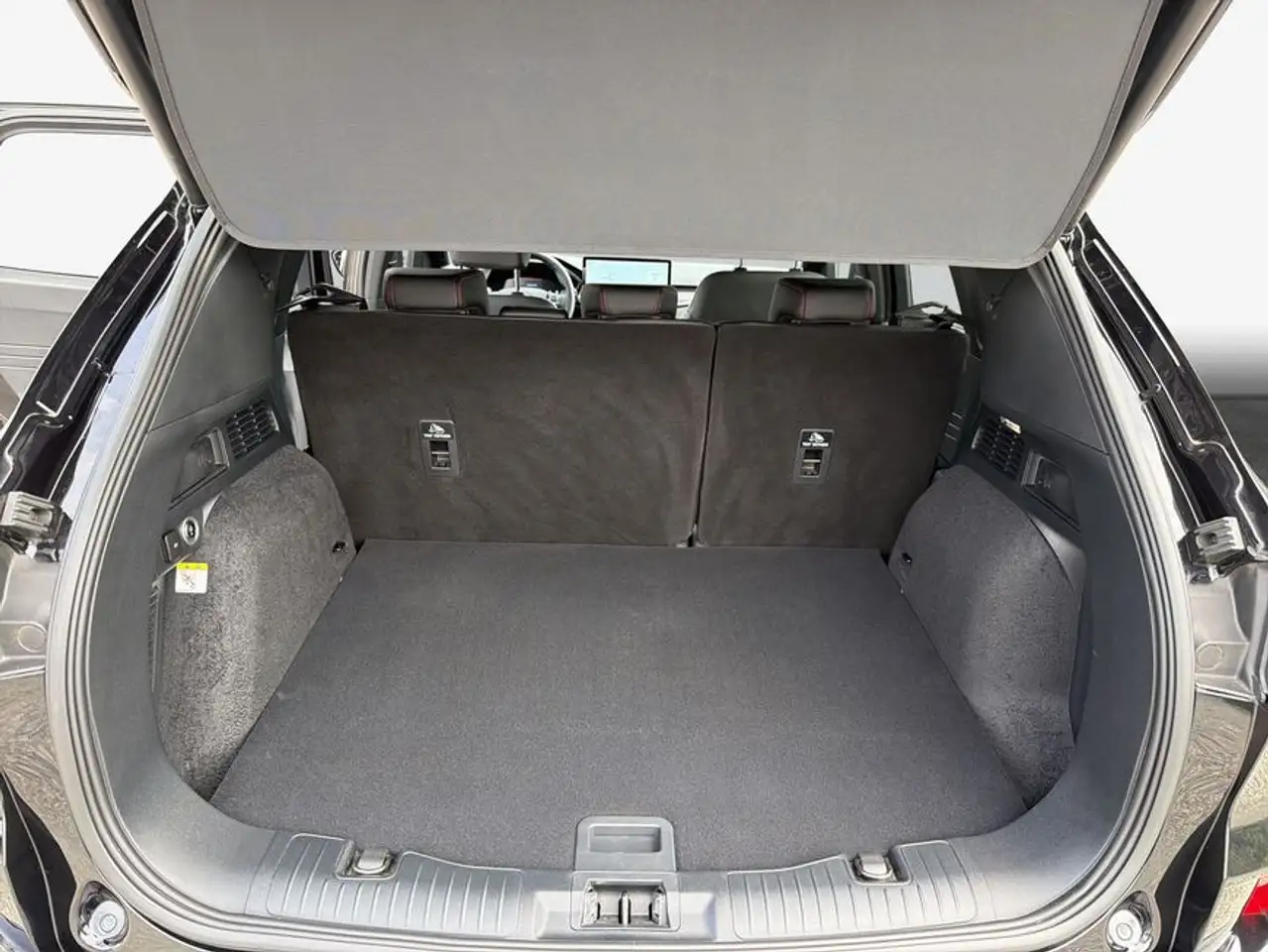 Ford Kuga 1.5 EcoBoost ST-LINE X — معرض صور السيارة 8