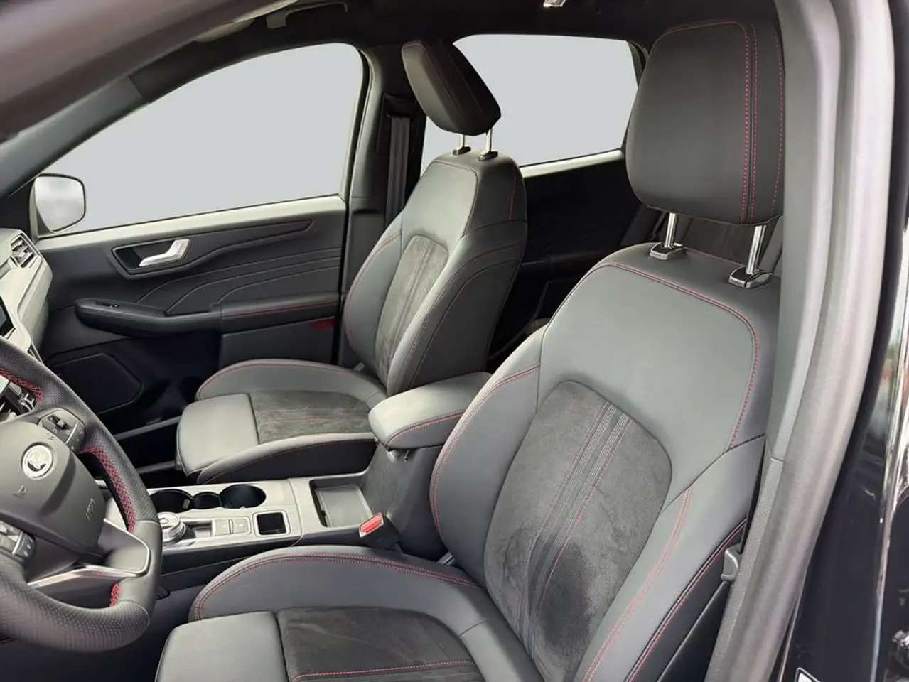 Ford Kuga 1.5 EcoBoost ST-LINE X — معرض صور السيارة 10