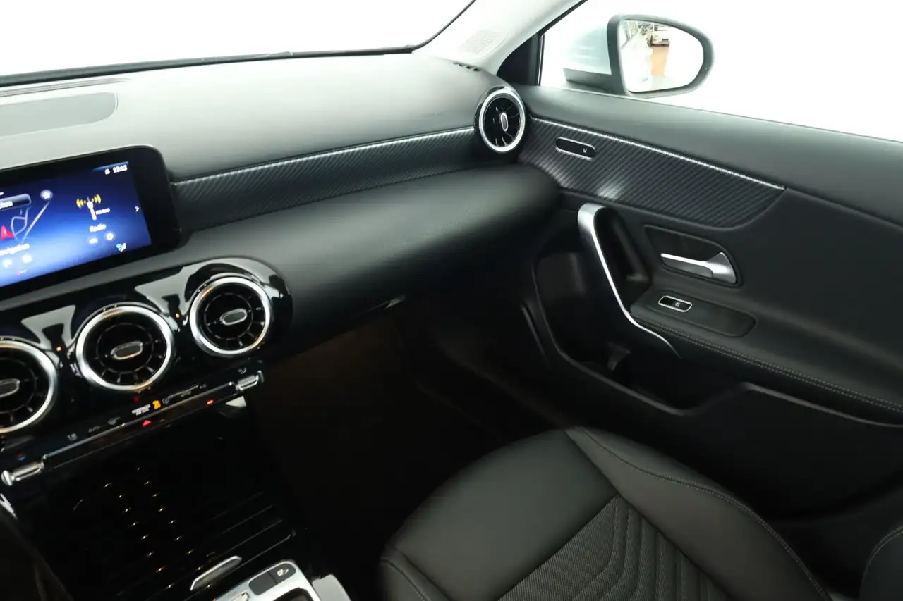 Mercedes-Benz A 250 4M Progressive Matrix Digi Navi ACC Kam 17 — Vehicle gallery 14