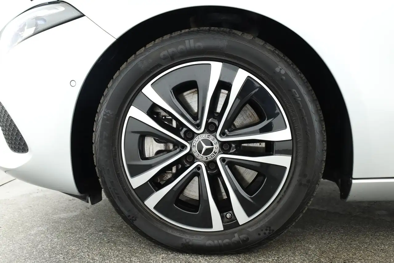Mercedes-Benz A 250 4M Progressive Matrix Digi Navi ACC Kam 17 — Vehicle gallery 8