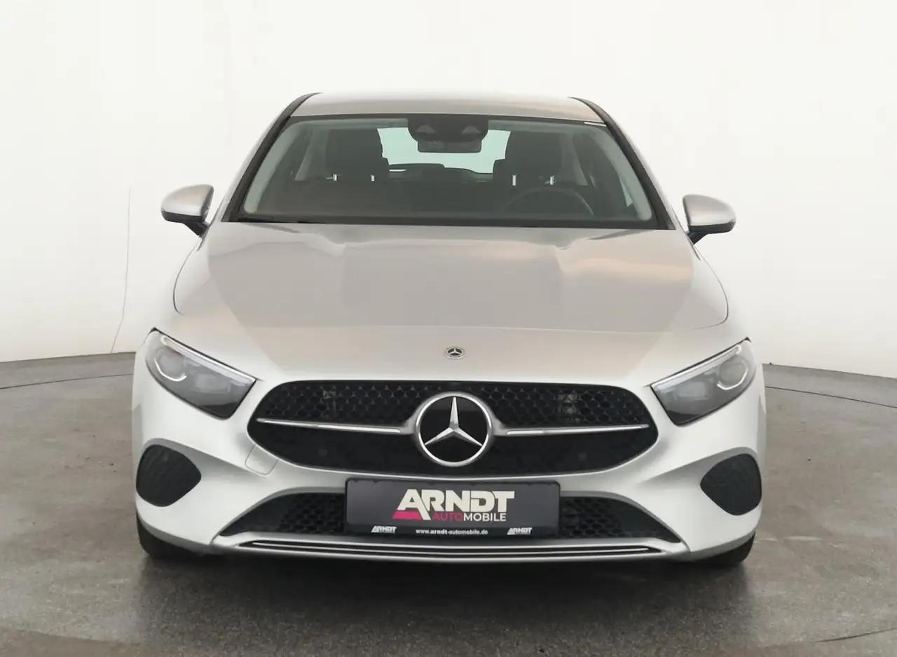 Mercedes-Benz A 250 4M Progressive Matrix Digi Navi ACC Kam 17 — Vehicle gallery 3