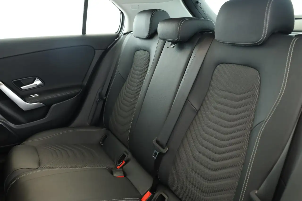 Mercedes-Benz A 250 4M Progressive Matrix Digi Navi ACC Kam 17 — Vehicle gallery 16