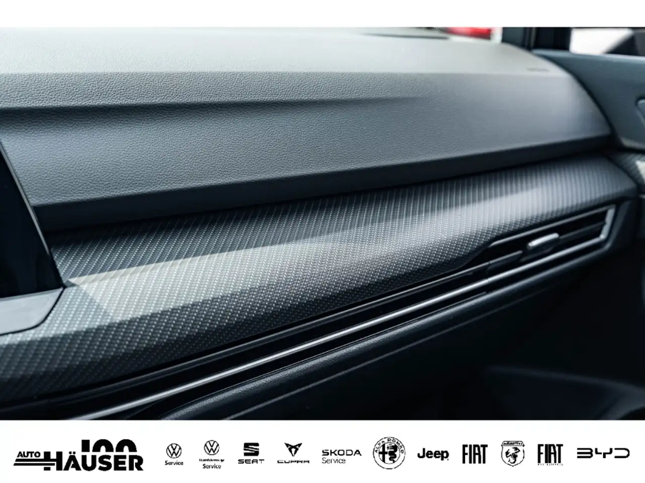 Volkswagen Golf VIII R-Line 1.5 eTSI DSG AHK H&K NAVI KAMERA ACC P — Vehicle gallery 27