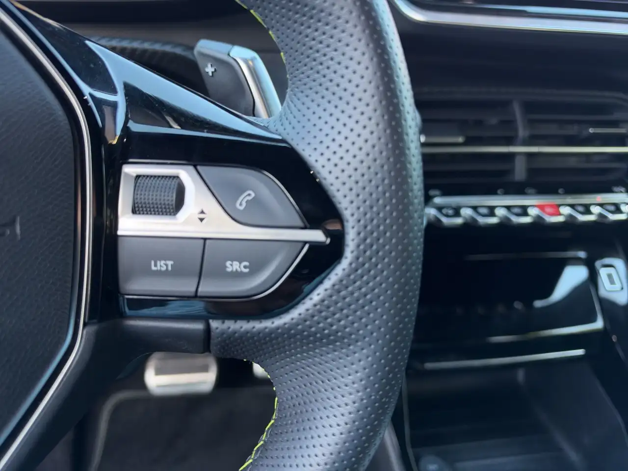 Peugeot 2008 GT PT 130 EAT8 Carplay+SHZ+RFK+LED+LM+Navi — Vehicle gallery 22