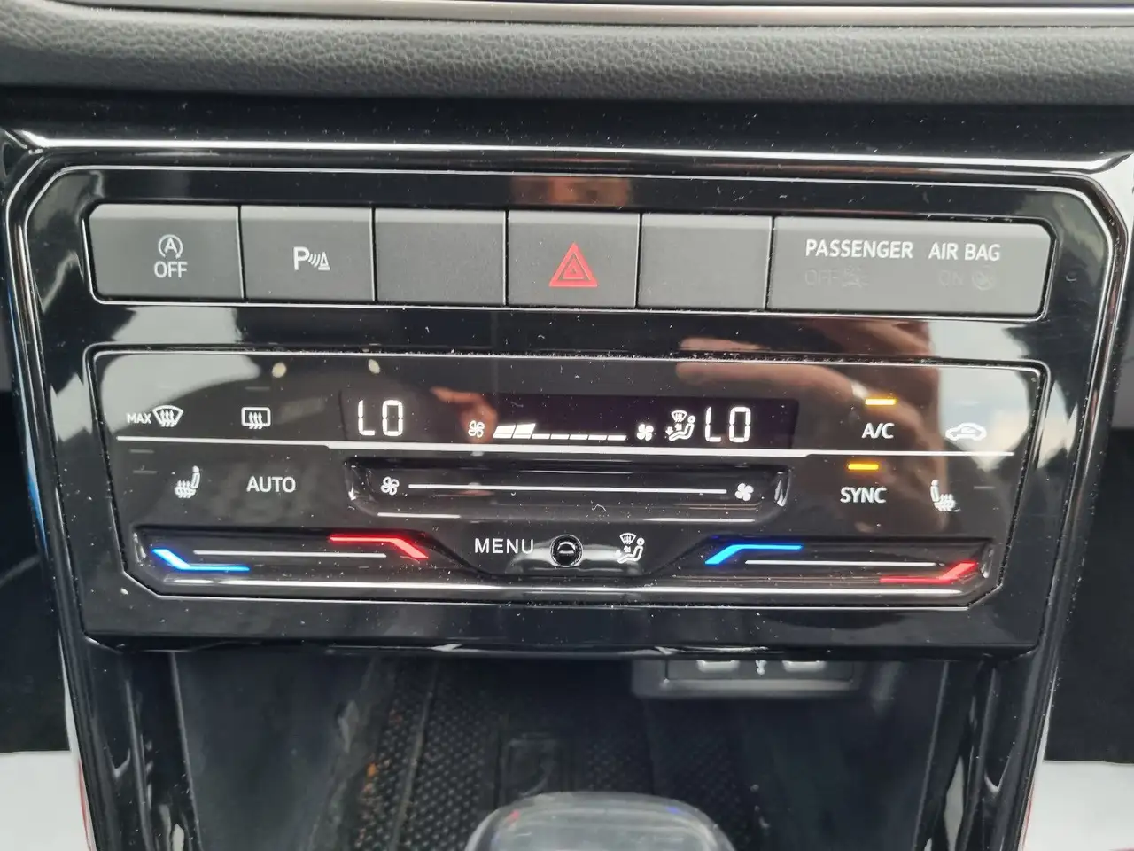 Volkswagen T-Cross 1.0 TSI 85 kW R-Line*Garantie* Kamera — معرض صور السيارة 23