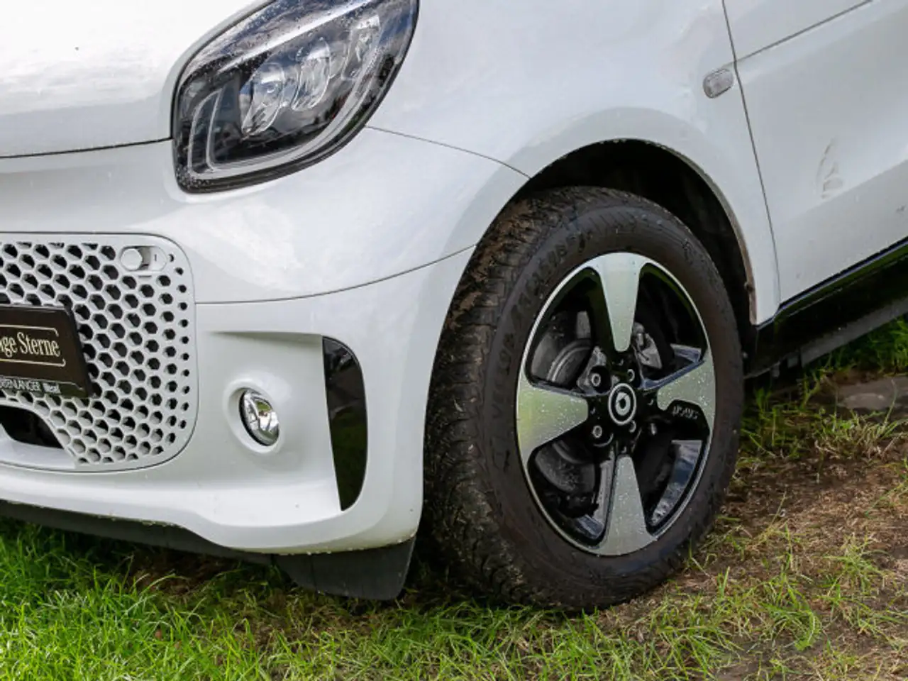 smart forTwo smart EQ fortwo cabrio White Line LAST ONE — معرض صور السيارة 3