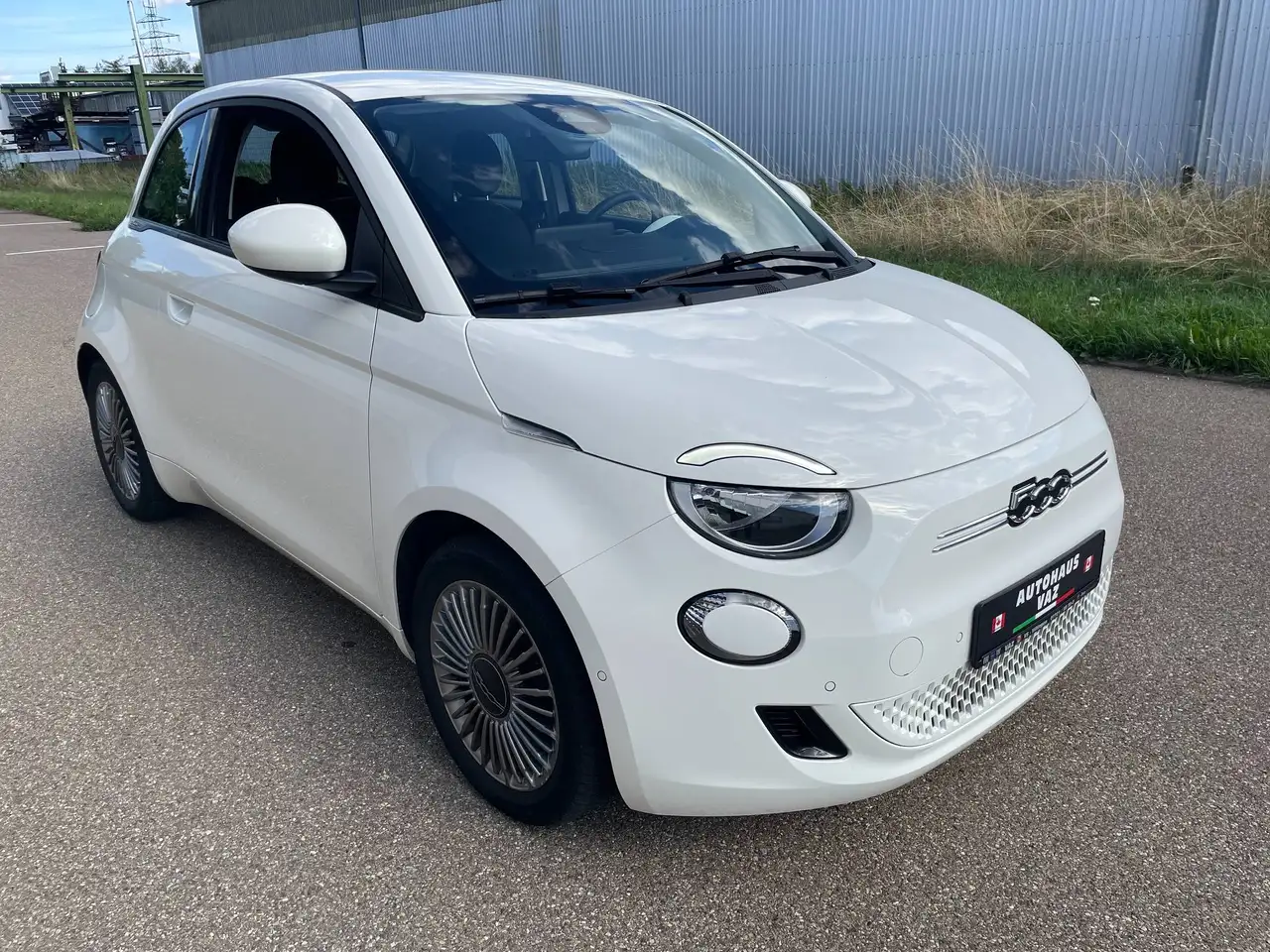 Fiat 500e 500e 42kWh ICON — Vehicle gallery 3