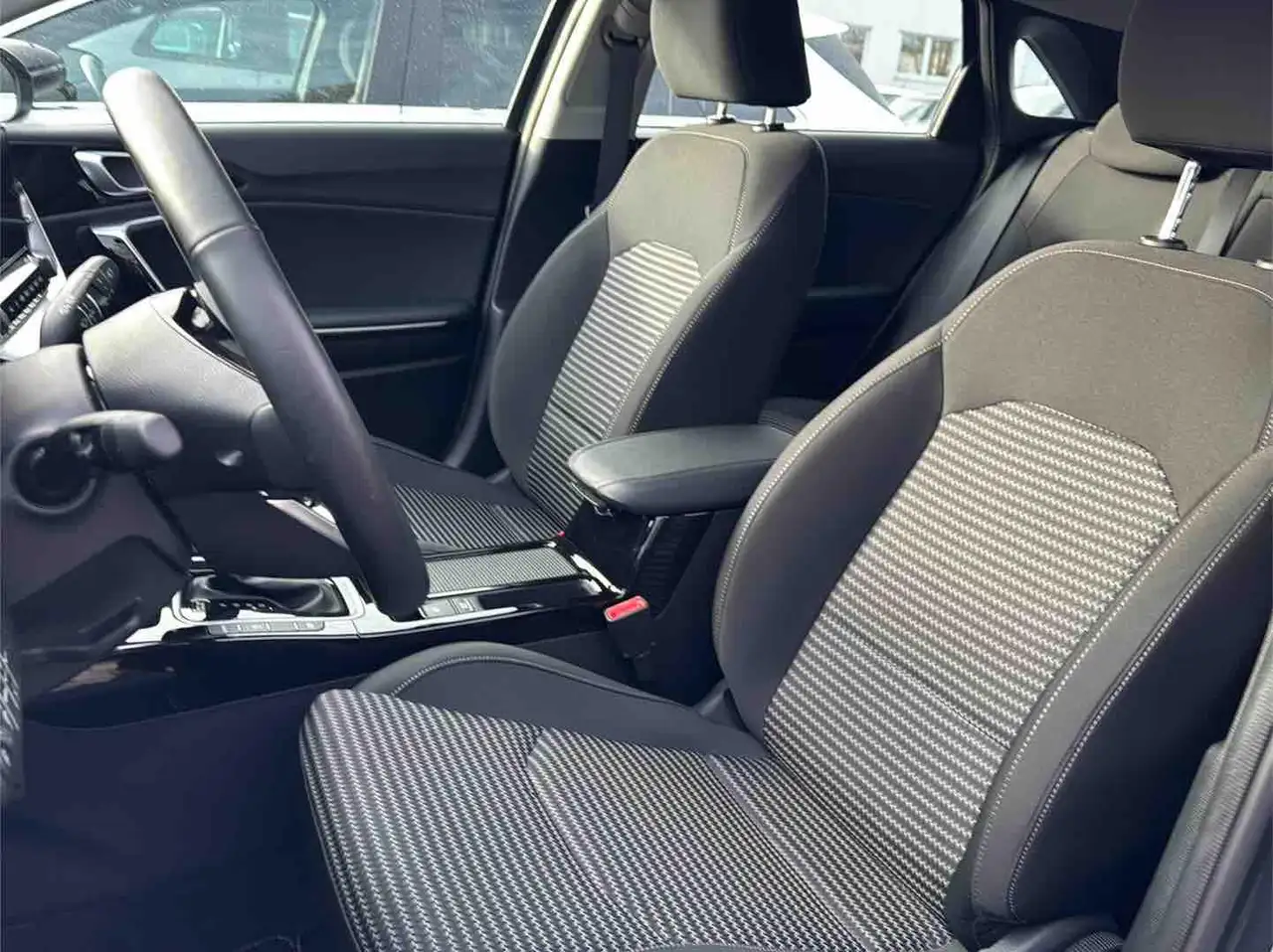 Kia Ceed / cee'd Spirit DCT7 Navi SHZ LHZ Android CarPlay Totw. M+S — Vehicle gallery 7