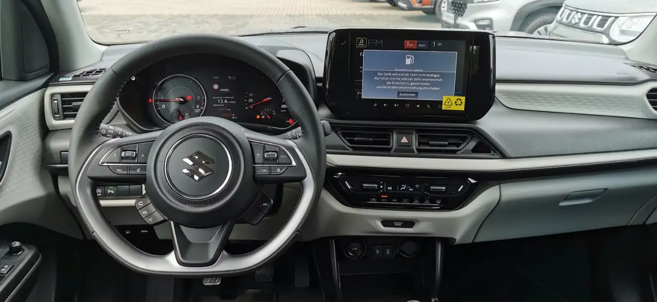 Suzuki Swift Comfort/PDC/LED/CAM/ACC/NAVI — Vehicle gallery 8