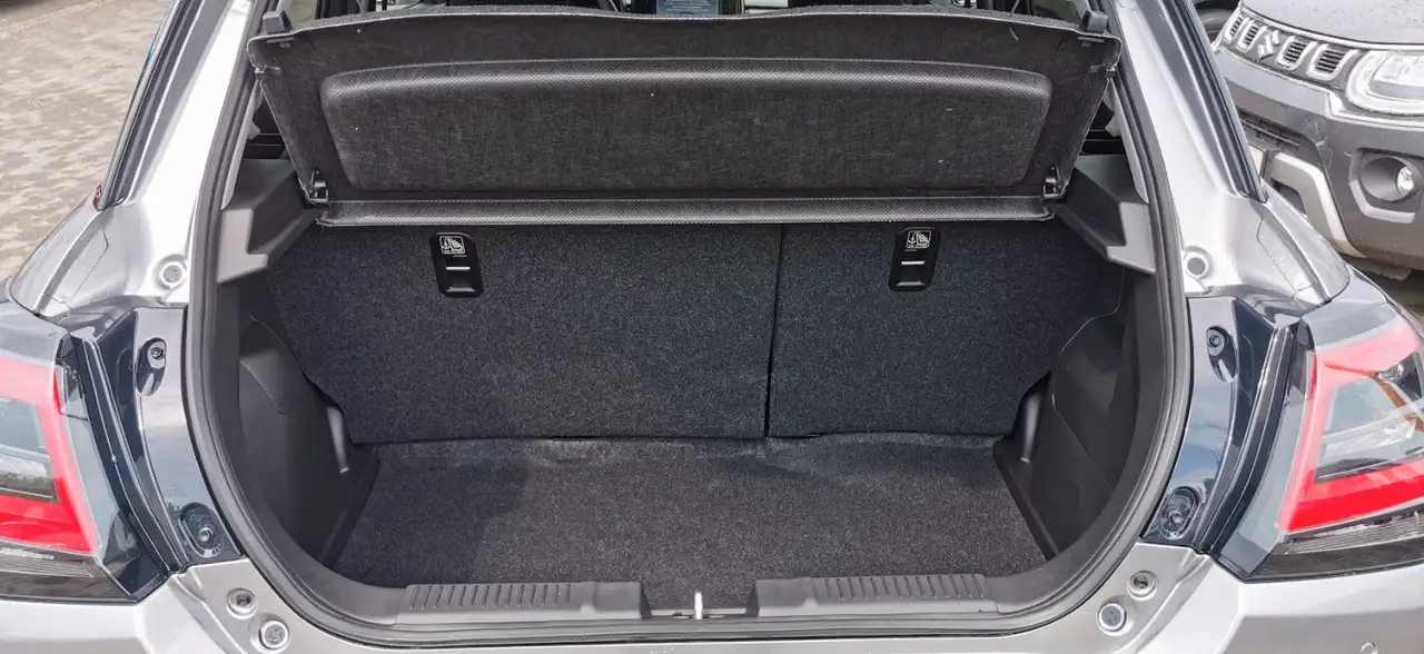 Suzuki Swift Comfort/PDC/LED/CAM/ACC/NAVI — Vehicle gallery 6