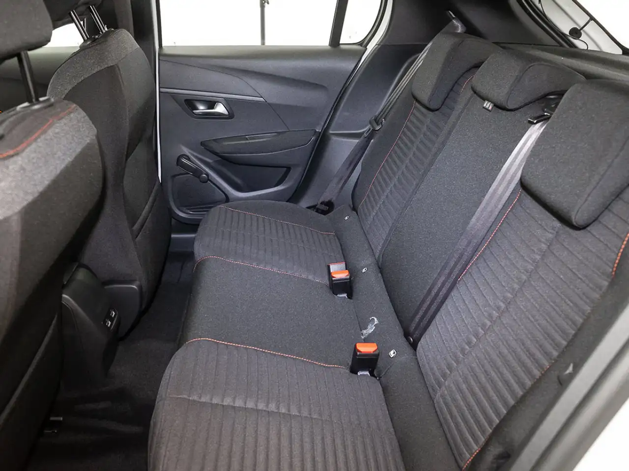 Peugeot 208 Active Eléctrico 136 — Galería del vehículo 13